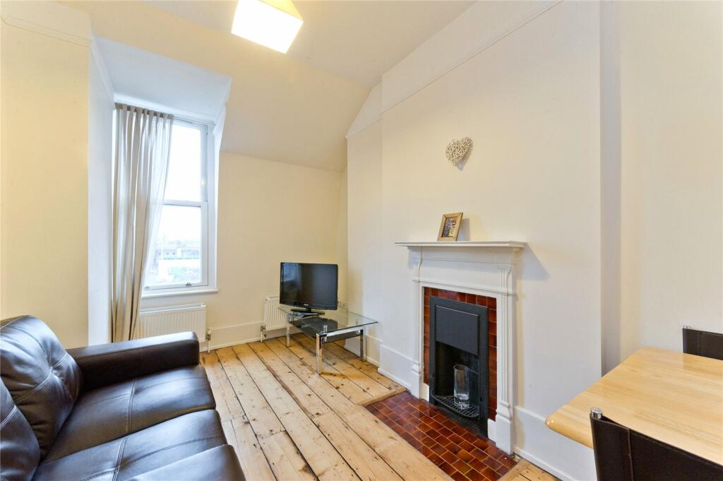 1 bed Flat for rent in London. From Chestertons Estate Agents - Covent Garden and West End Lettings
