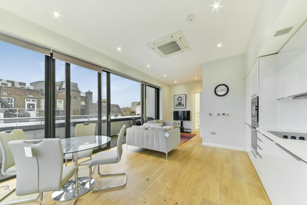 3 bed Flat for rent in London. From Chestertons Estate Agents - Covent Garden and West End Lettings