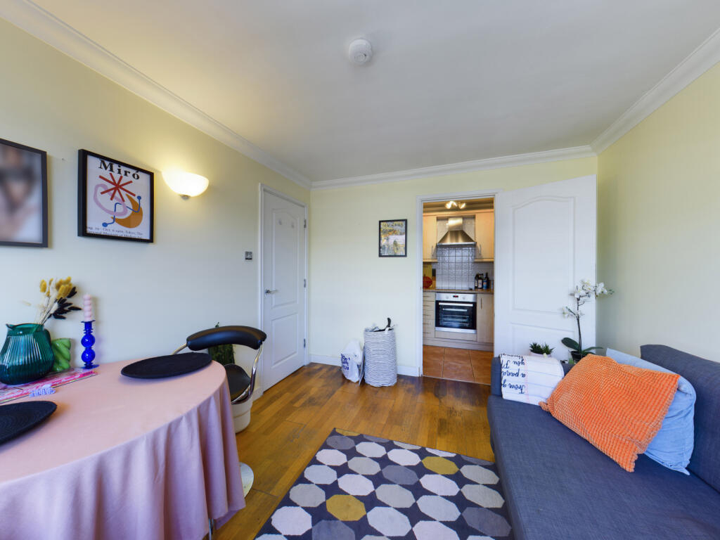 1 bed 1st Floor Flat for rent in Camden Town. From Chestertons Estate Agents - Covent Garden Lettings