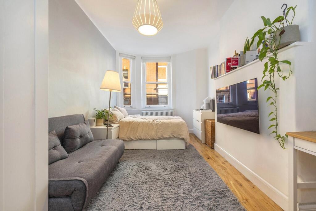2 bed 1st Floor Flat for rent in Westminster. From Chestertons Estate Agents - Covent Garden Lettings 2 bed 1st Floor Flat for rent in Westminster. From Chestertons Estate Agents - Covent Garden Lettings