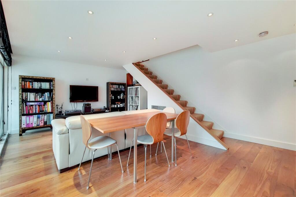 2 bed 1st Floor Flat for rent in Westminster. From Chestertons Estate Agents - Covent Garden Lettings