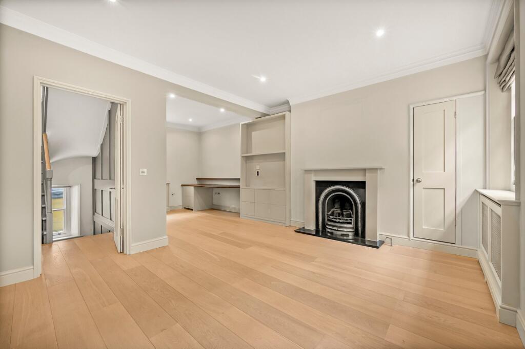 3 bed Mid Terraced House for rent in Westminster. From Chestertons Estate Agents - Covent Garden Lettings