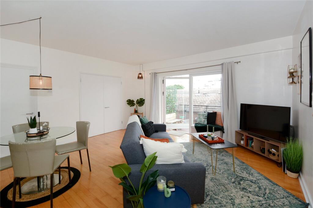2 bed 1st Floor Flat for rent in Islington. From Chestertons Estate Agents - Covent Garden Lettings