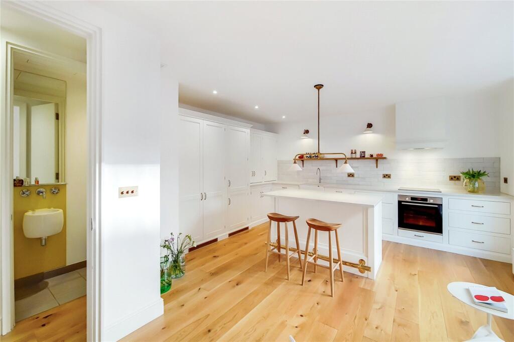 1 bed 1st Floor Flat for rent in Westminster. From Chestertons Estate Agents - Covent Garden Lettings