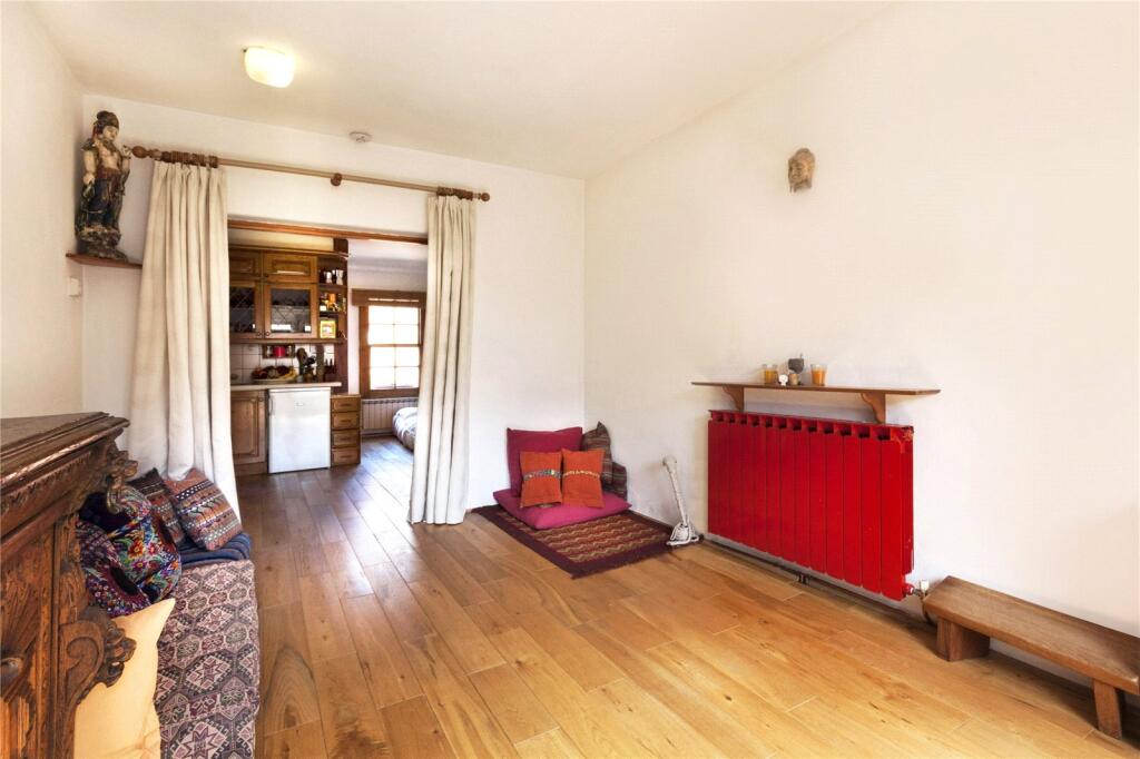 4 bed 1st Floor Flat for rent in Westminster. From Chestertons Estate Agents - Covent Garden Lettings 4 bed 1st Floor Flat for rent in Westminster. From Chestertons Estate Agents - Covent Garden Lettings