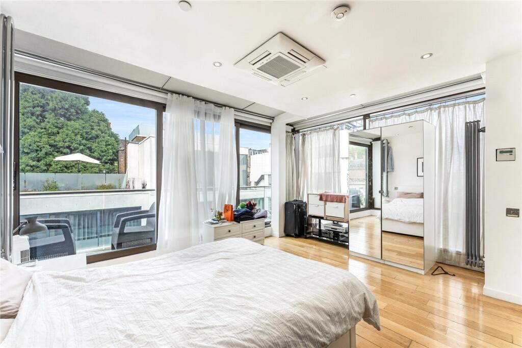 3 bed Detached for rent in London. From Chestertons Estate Agents - Covent Garden Lettings