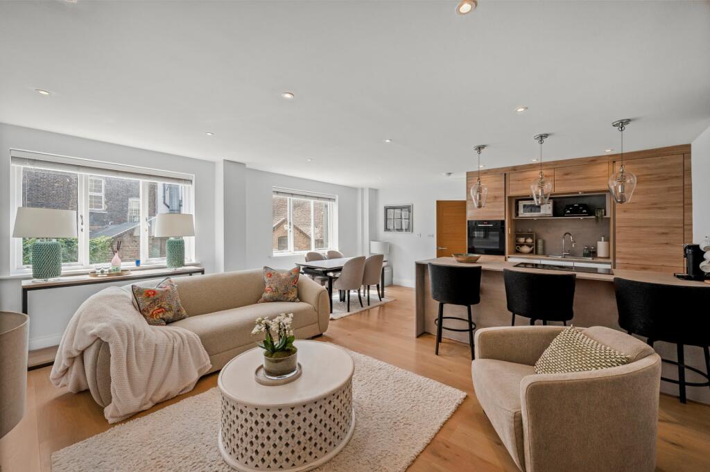 3 bed Mews for rent in Camden Town. From Chestertons Estate Agents - Covent Garden Lettings