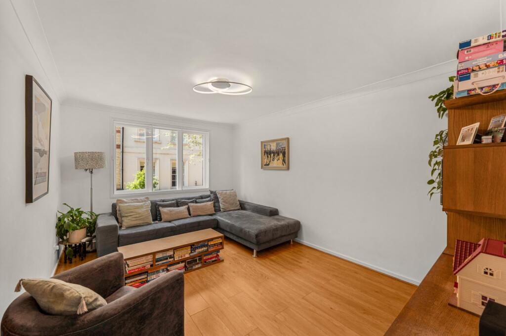 3 bed 1st Floor Flat for rent in Westminster. From Chestertons Estate Agents - Covent Garden Lettings