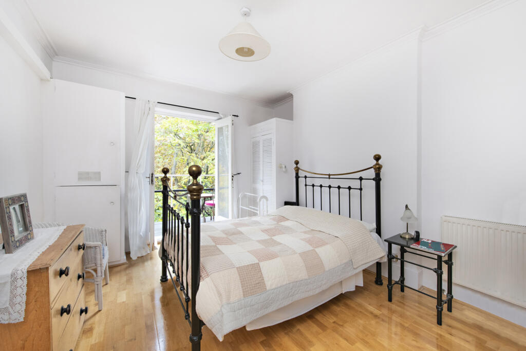 1 bed Mid Terraced House for rent in Islington. From Chestertons Estate Agents - Covent Garden Lettings