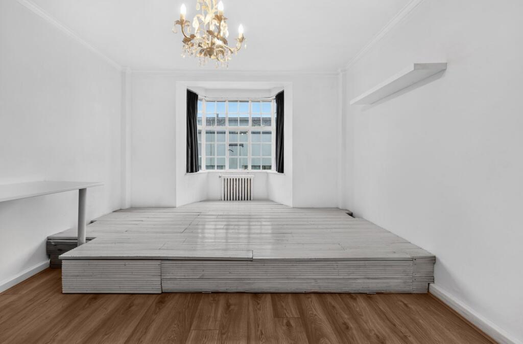 4 bed 1st Floor Flat for rent in Camden Town. From Chestertons Estate Agents - Covent Garden Lettings 4 bed 1st Floor Flat for rent in Camden Town. From Chestertons Estate Agents - Covent Garden Lettings