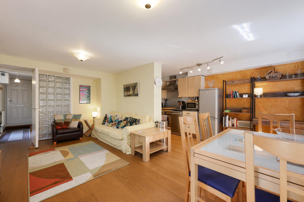 1 bed 1st Floor Flat for rent in Westminster. From Chestertons Estate Agents - Covent Garden Lettings