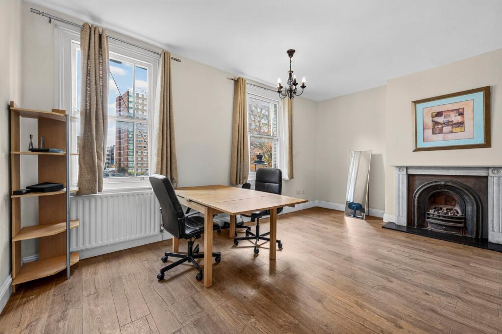 4 bed 1st Floor Flat for rent in London. From Chestertons Estate Agents - Covent Garden Lettings 4 bed 1st Floor Flat for rent in London. From Chestertons Estate Agents - Covent Garden Lettings