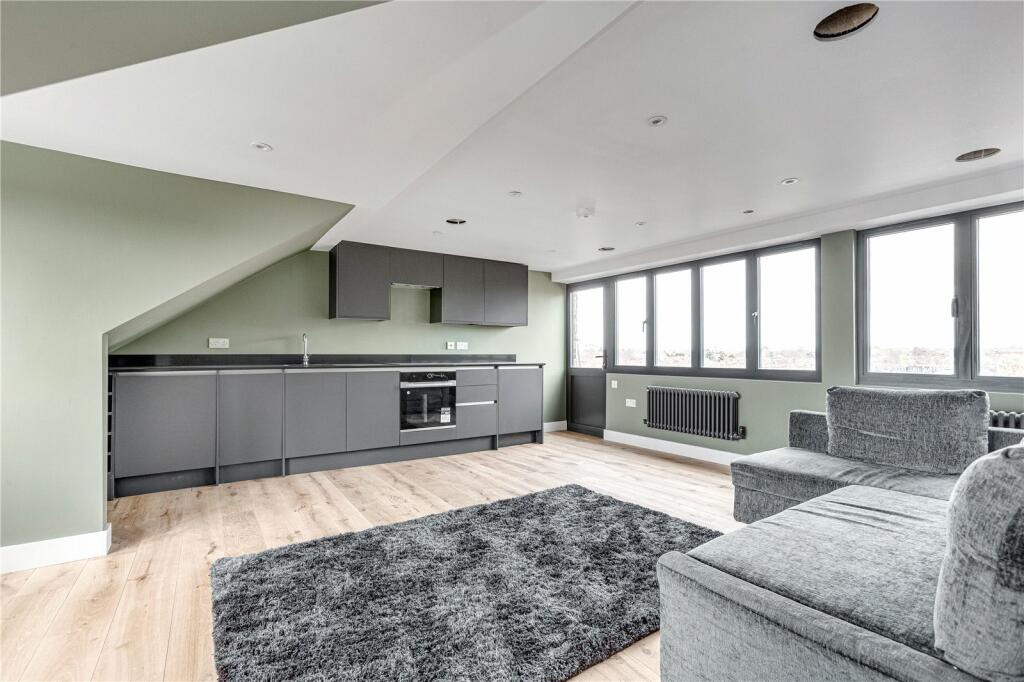 2 bed Flat for rent in Barnes. From Chestertons Estate Agents - East Sheen Lettings