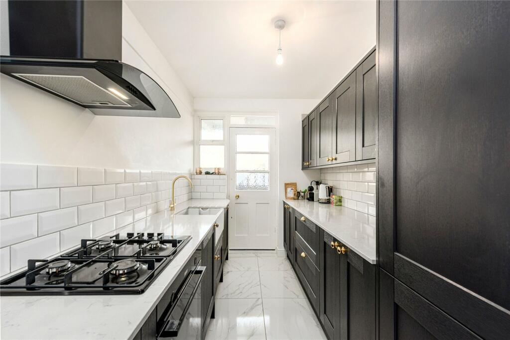 3 bed Flat for rent in Barnes. From Chestertons Estate Agents - East Sheen Lettings