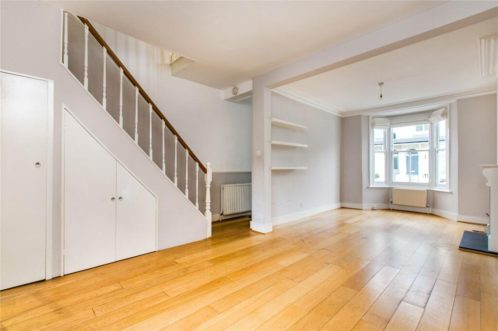 2 bed Mid Terraced House for rent in Barnes. From Chestertons Estate Agents - East Sheen Lettings