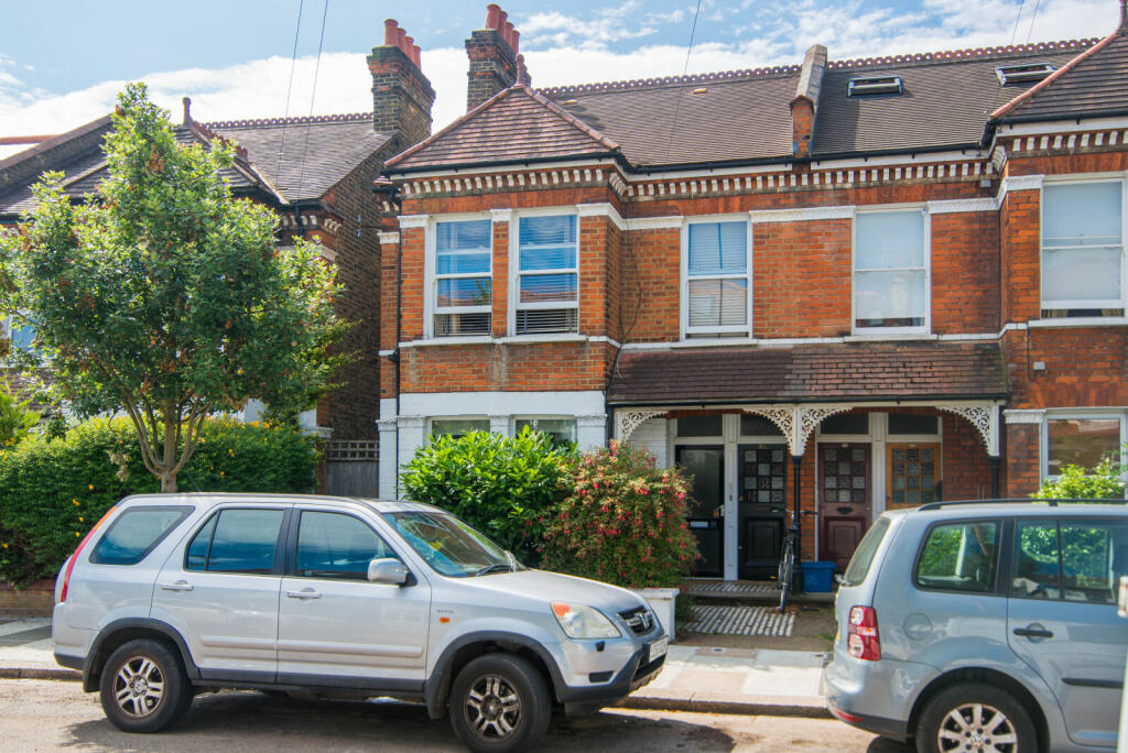 2 bed Maisonette for rent in Barnes. From Chestertons Estate Agents - East Sheen Lettings