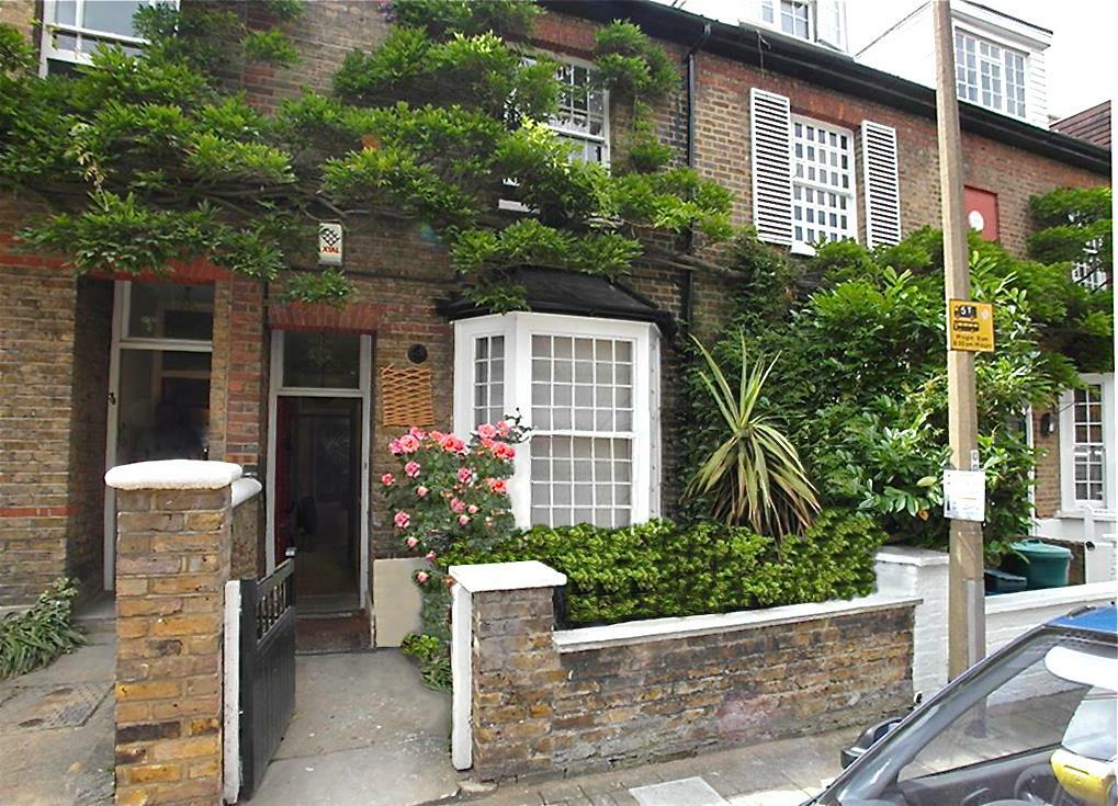 3 bed Detached House for rent in Richmond. From Chestertons Estate Agents - East Sheen Lettings