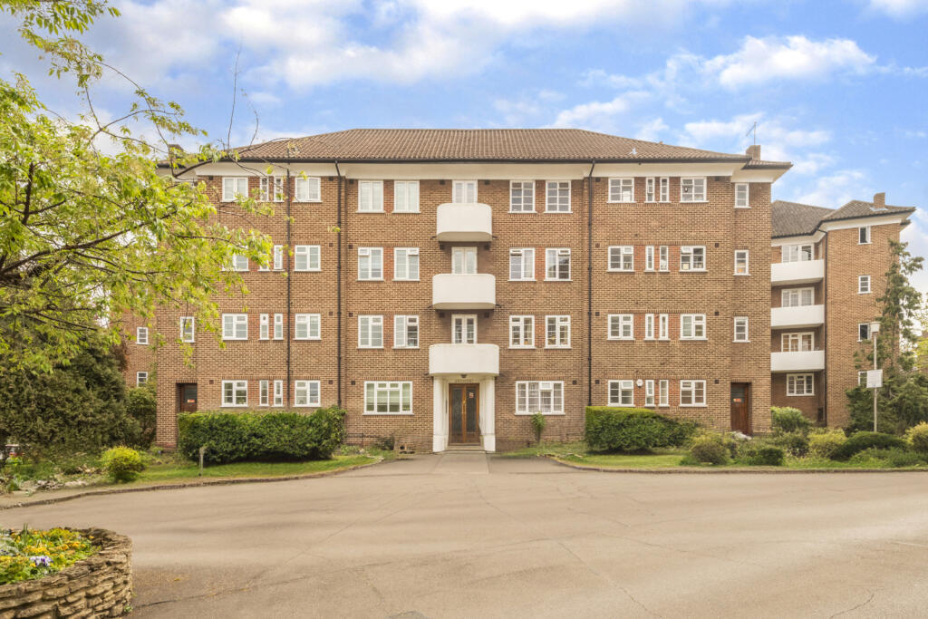 3 bed Flat for rent in Richmond. From Chestertons Estate Agents - East Sheen Lettings