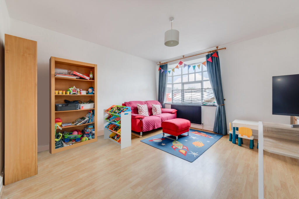 2 bed 1st Floor Flat for rent in Barnes. From Chestertons Estate Agents - Sheen Lettings 2 bed 1st Floor Flat for rent in Barnes. From Chestertons Estate Agents - Sheen Lettings