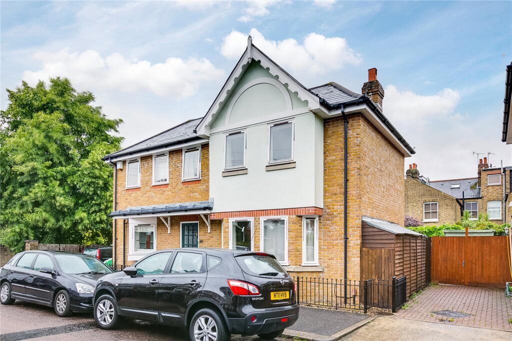3 bed Detached for rent in Barnes. From Chestertons Estate Agents - Sheen Lettings