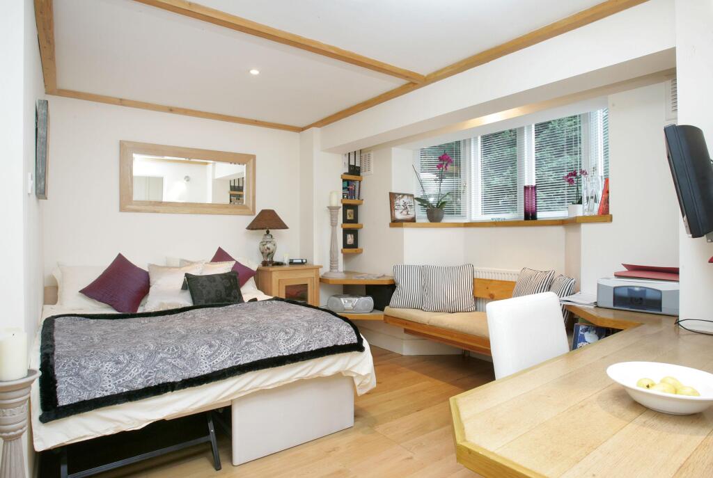 4 bed 1st Floor Flat for rent in Richmond. From Chestertons Estate Agents - Sheen Lettings