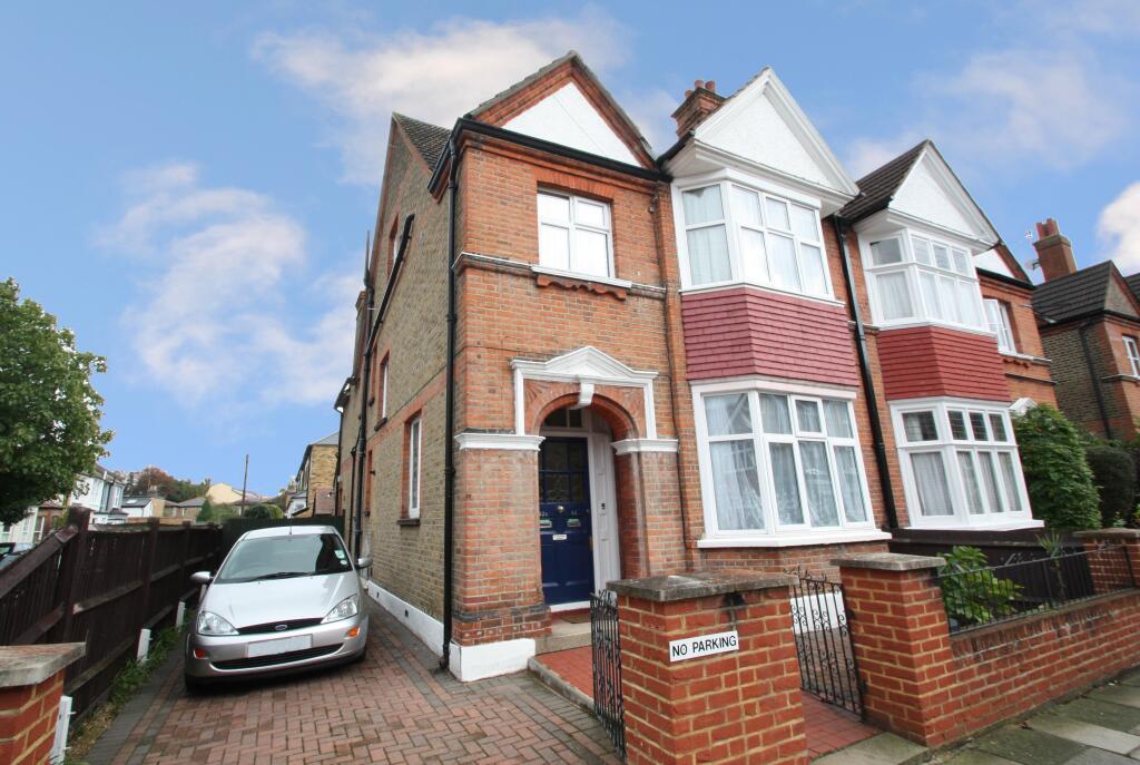 1 bed 1st Floor Flat for rent in Barnes. From Chestertons Estate Agents - Sheen Lettings