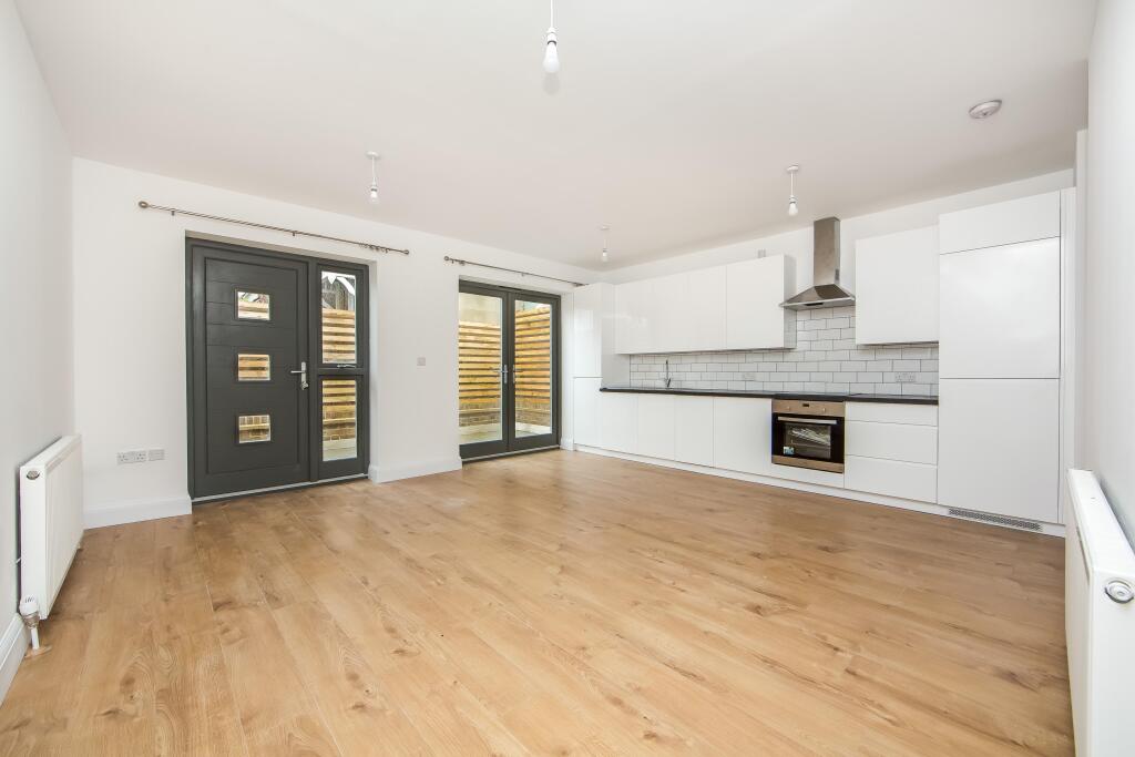 2 bed 1st Floor Flat for rent in Richmond. From Chestertons Estate Agents - Sheen Lettings 2 bed 1st Floor Flat for rent in Richmond. From Chestertons Estate Agents - Sheen Lettings