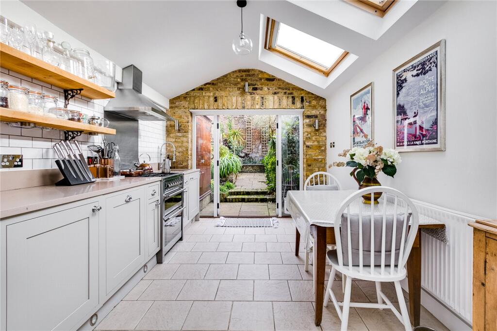 2 bed Mid Terraced House for rent in Richmond. From Chestertons Estate Agents - Sheen Lettings