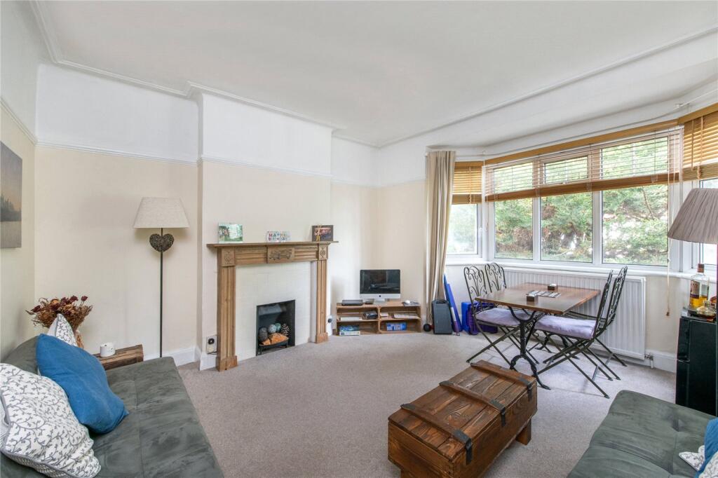 2 bed 1st Floor Flat for rent in Barnes. From Chestertons Estate Agents - Sheen Lettings 2 bed 1st Floor Flat for rent in Barnes. From Chestertons Estate Agents - Sheen Lettings