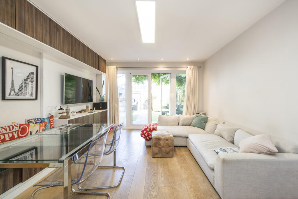 3 bed Mid Terraced House for rent in Barnes. From Chestertons Estate Agents - Sheen Lettings