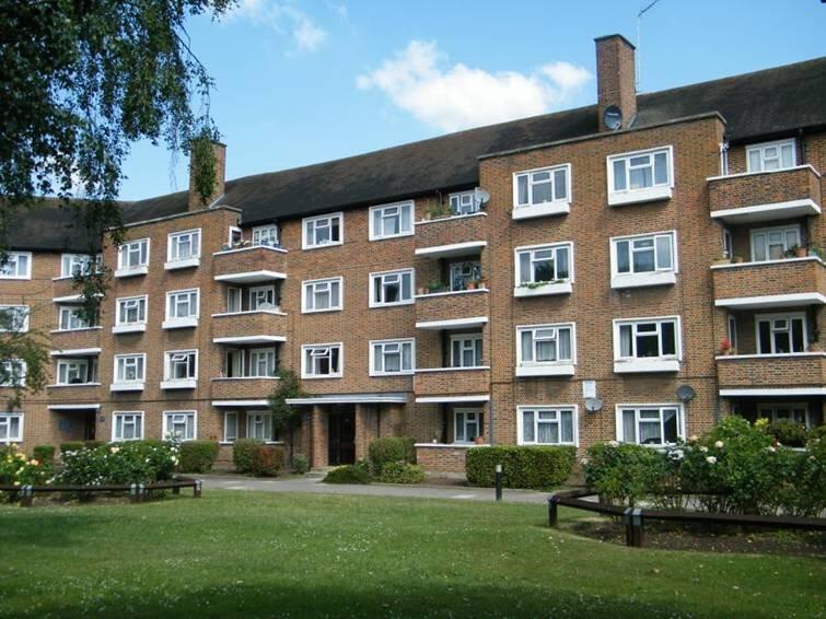 1 bed 1st Floor Flat for rent in Barnes. From Chestertons Estate Agents - Sheen Lettings 1 bed 1st Floor Flat for rent in Barnes. From Chestertons Estate Agents - Sheen Lettings