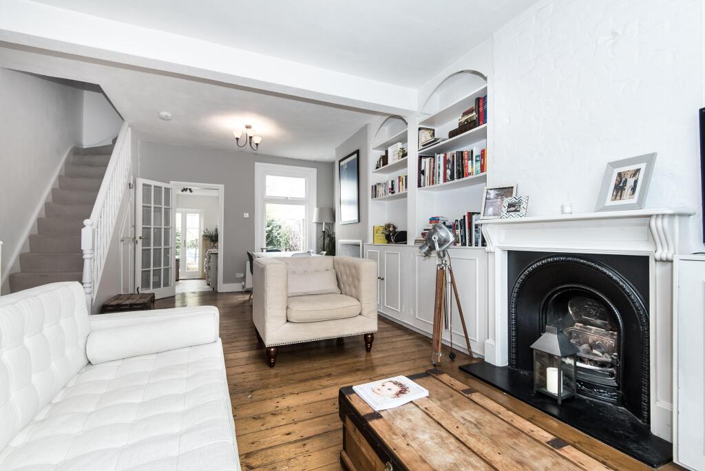 3 bed Mid Terraced House for rent in Barnes. From Chestertons Estate Agents - Sheen Lettings
