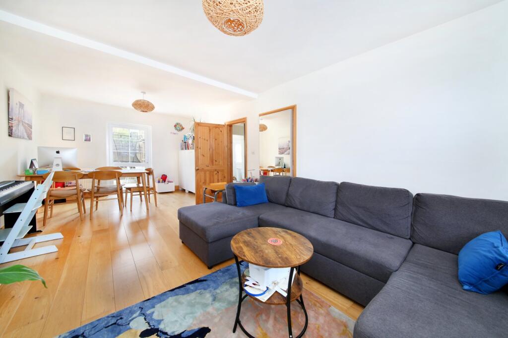 3 bed Mid Terraced House for rent in Barnes. From Chestertons Estate Agents - Sheen Lettings
