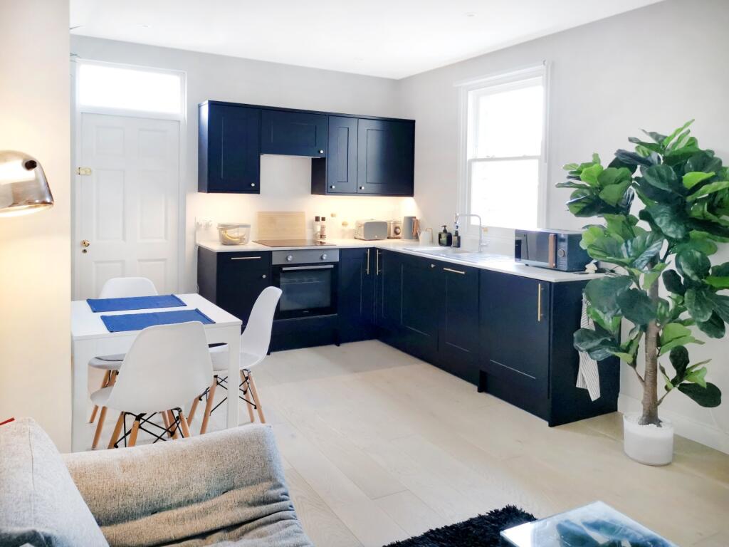 1 bed 1st Floor Flat for rent in Barnes. From Chestertons Estate Agents - Sheen Lettings