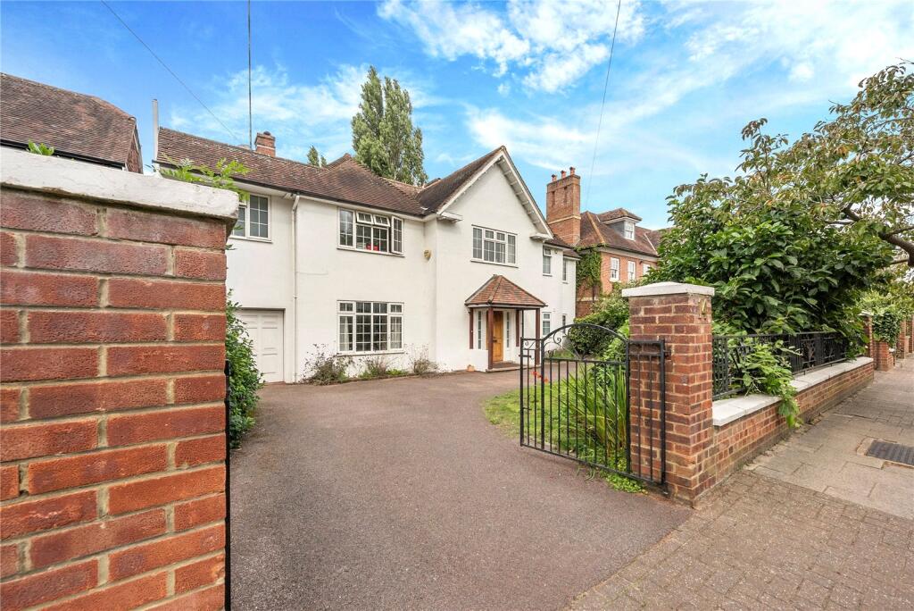 5 bed Detached for rent in Putney. From Chestertons Estate Agents - Sheen Lettings