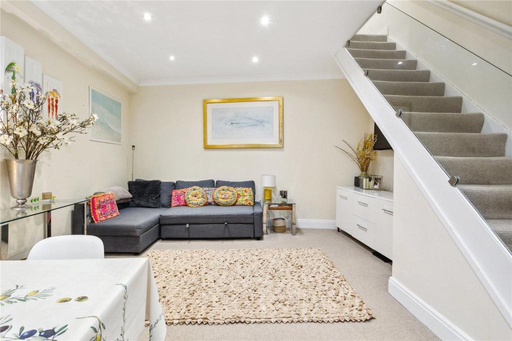 2 bed Flat for rent in Hammersmith. From Chestertons Estate Agents - Fulham Road Lettings