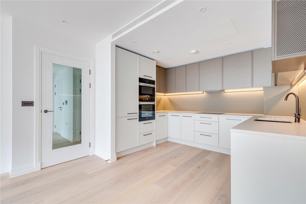 2 bed Flat for rent in Fulham. From Chestertons Estate Agents - Fulham Road Lettings