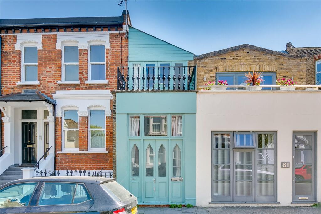 1 bed Mid Terraced House for rent in Fulham. From Chestertons Estate Agents - Fulham Road Lettings