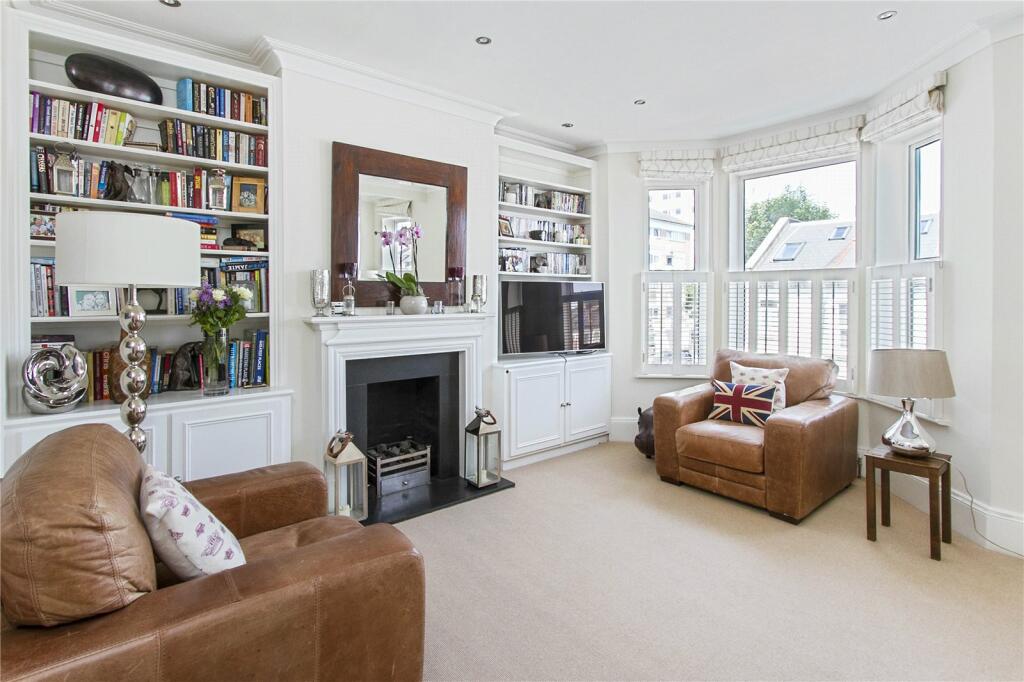 2 bed Maisonette for rent in Fulham. From Chestertons Estate Agents - Fulham Road Lettings