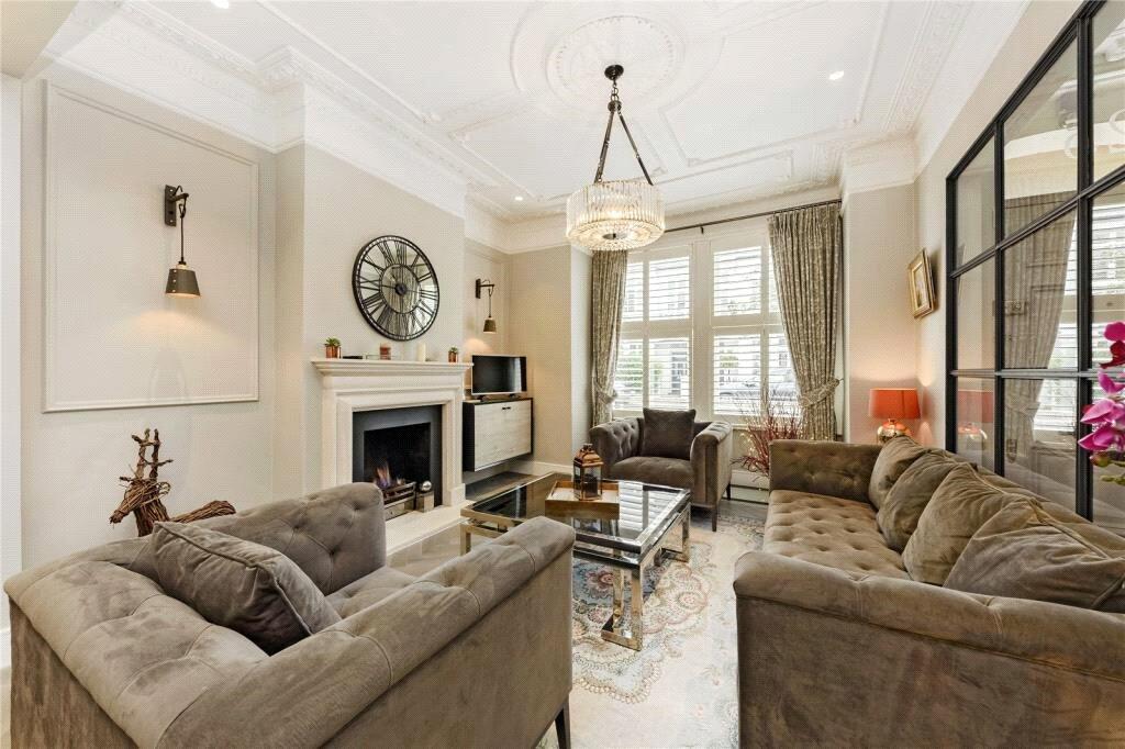7 bed Mid Terraced House for rent in Fulham. From Chestertons Estate Agents - Fulham Road Lettings
