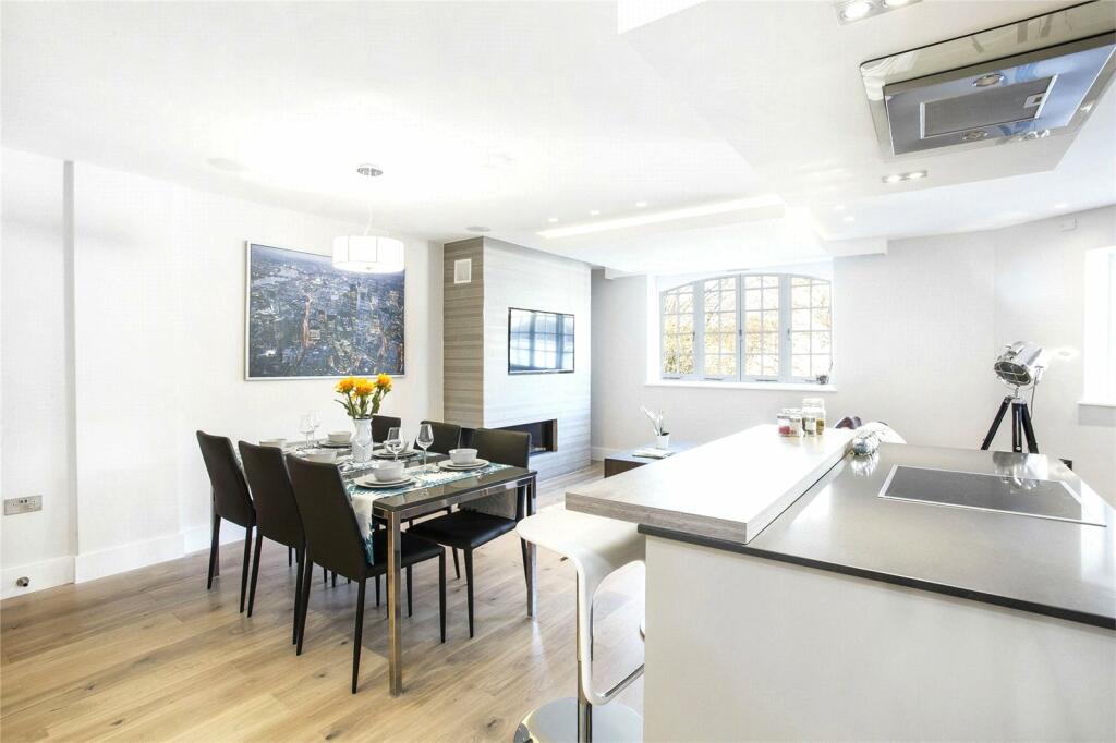 3 bed Flat for rent in Hammersmith. From Chestertons Estate Agents - Fulham Road Lettings