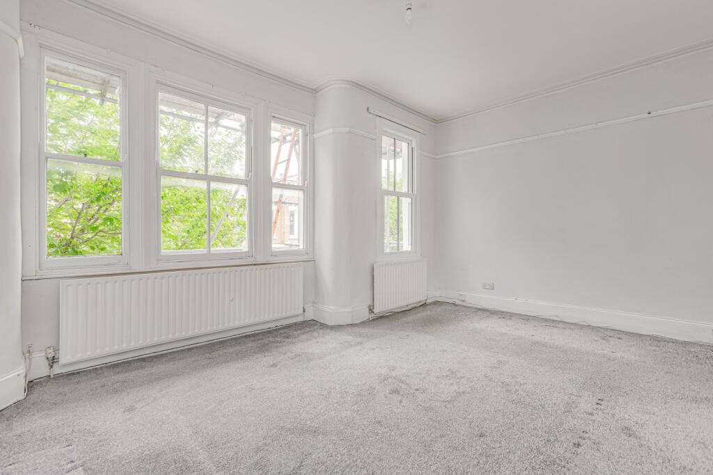 3 bed Maisonette for rent in Fulham. From Chestertons Estate Agents - Fulham Road Lettings
