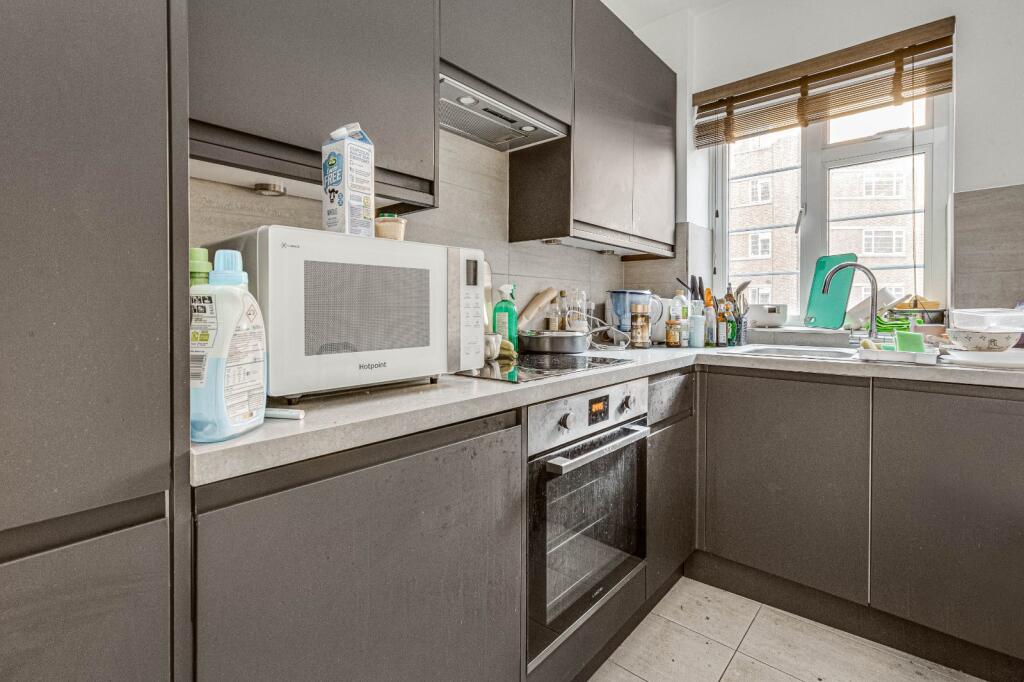 3 bed 1st Floor Flat for rent in Kensington. From Chestertons Estate Agents - Fulham Road Lettings