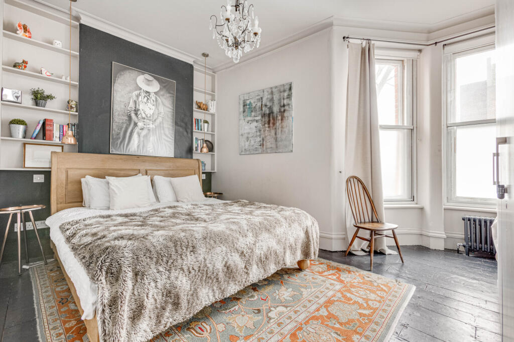 2 bed 1st Floor Flat for rent in Fulham. From Chestertons Estate Agents - Fulham Road Lettings