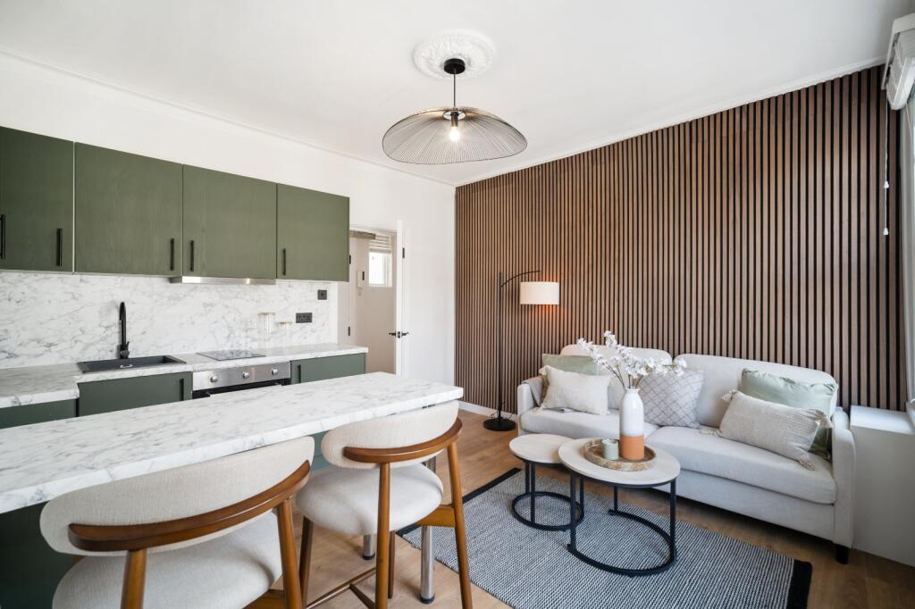 2 bed 1st Floor Flat for rent in Fulham. From Chestertons Estate Agents - Fulham Road Lettings