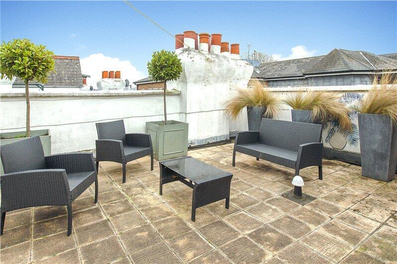 1 bed 1st Floor Flat for rent in Fulham. From Chestertons Estate Agents - Fulham Road Lettings