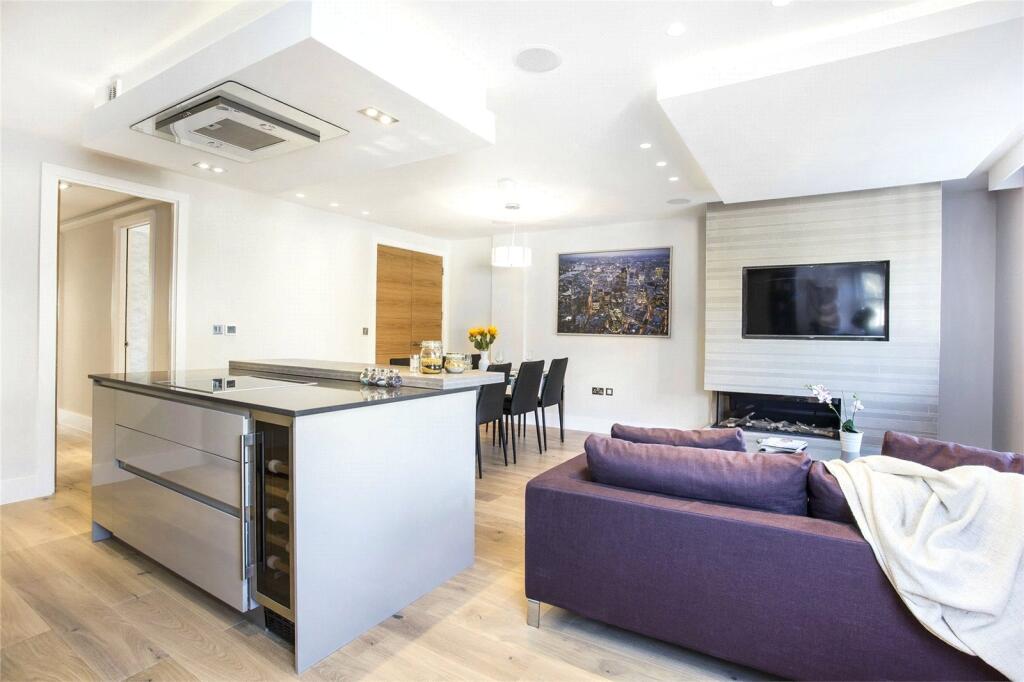 3 bed 1st Floor Flat for rent in Hammersmith. From Chestertons Estate Agents - Fulham Road Lettings