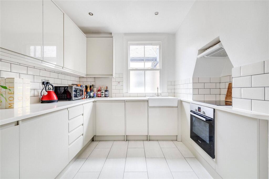 2 bed 1st Floor Flat for rent in Fulham. From Chestertons Estate Agents - Fulham Road Lettings 2 bed 1st Floor Flat for rent in Fulham. From Chestertons Estate Agents - Fulham Road Lettings