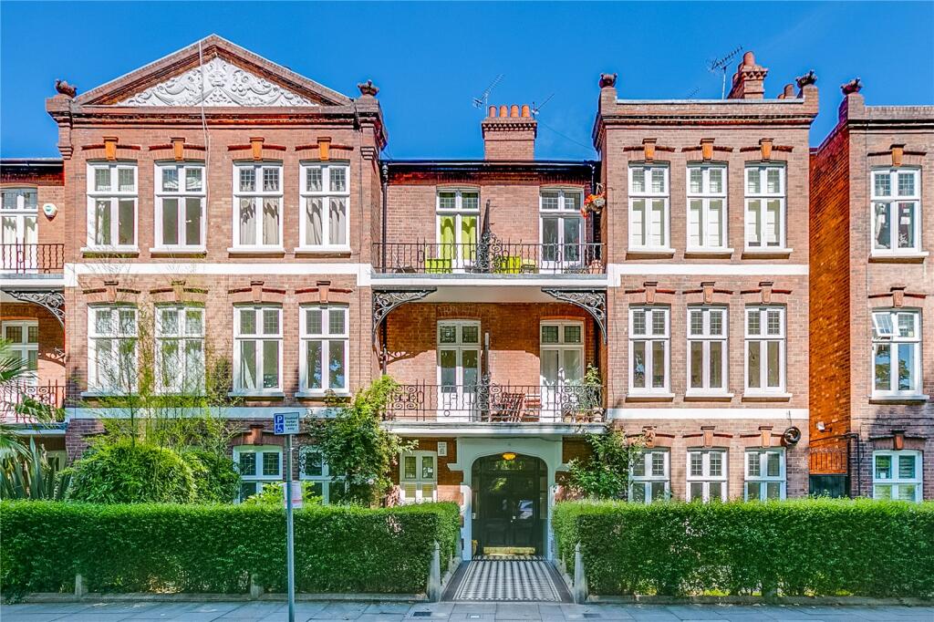 3 bed Mid Terraced House for rent in Fulham. From Chestertons Estate Agents - Fulham Road Lettings