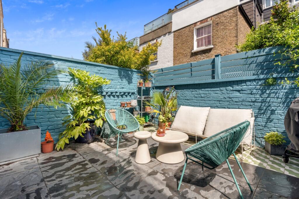 4 bed Mid Terraced House for rent in Fulham. From Chestertons Estate Agents - Fulham Road Lettings 4 bed Mid Terraced House for rent in Fulham. From Chestertons Estate Agents - Fulham Road Lettings